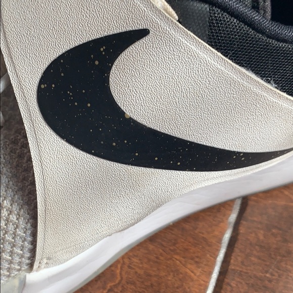 Nike Zoom Live 2.0 Basketball shoe (low top) - Picture 3 of 5